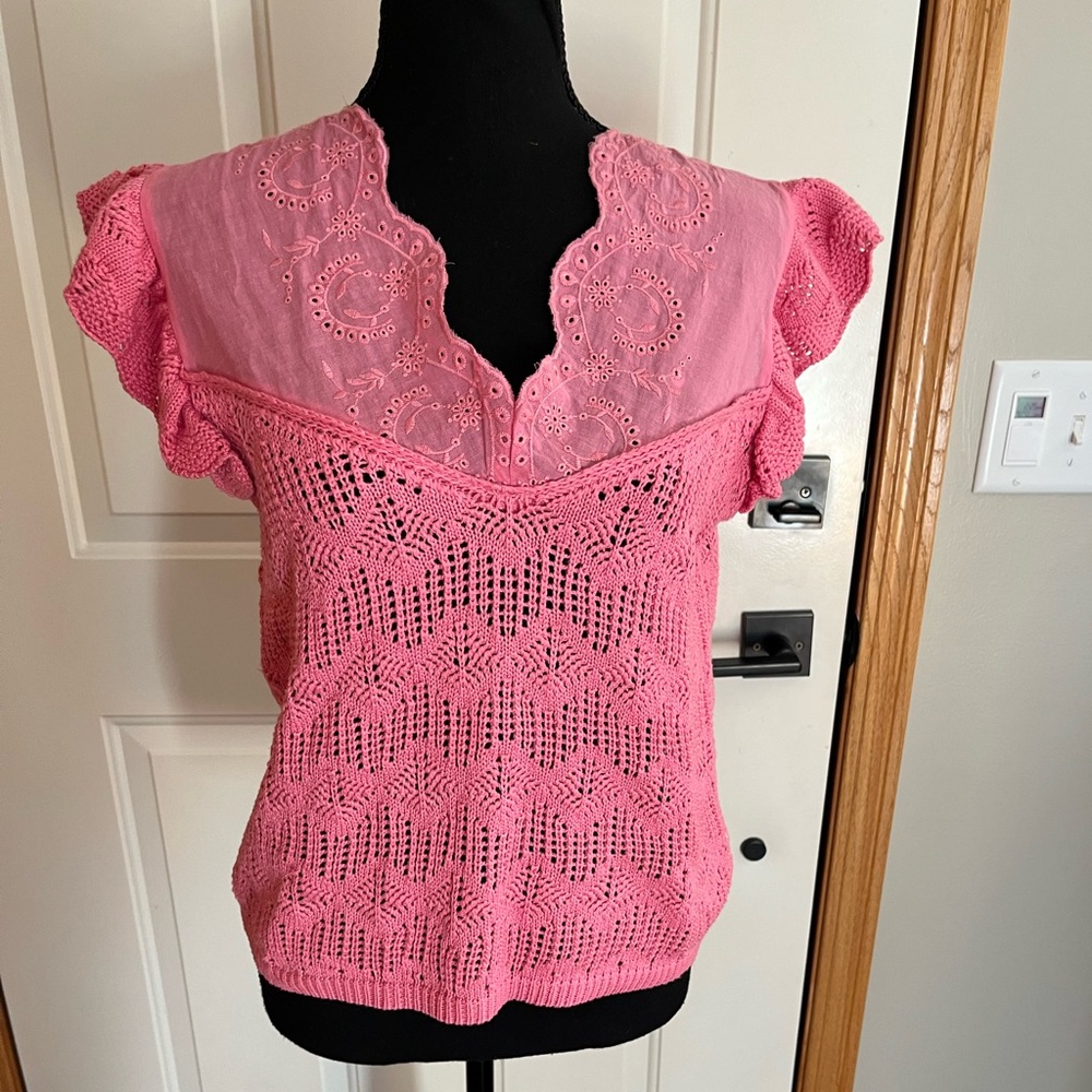 New women’s Adiva V neck pink open weave crochet flutter sleeve sweater. Medium